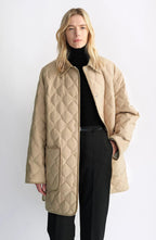 "Diamond Texture" Splicing Lapel 90 White Goose Down Barn Jacket Down Jacket Women-0